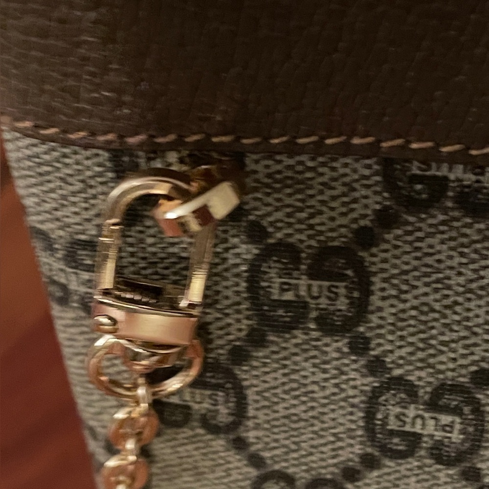 AUTHENTIC Gucci plus , gold tone  chain added for Crossbody option - Picture 12 of 13